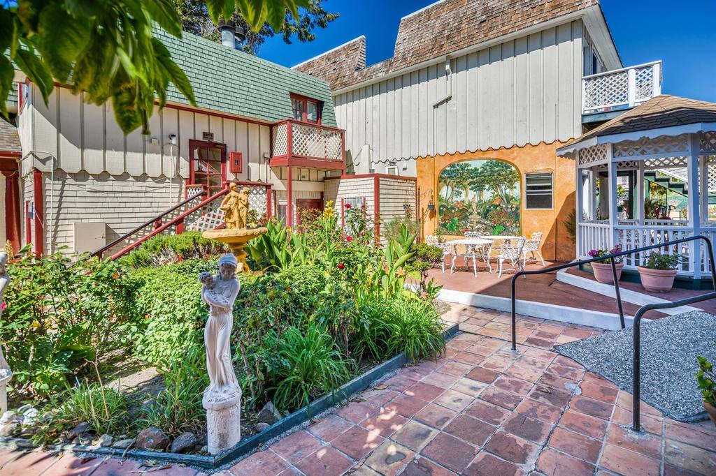 Rose Garden Inn - photo 30