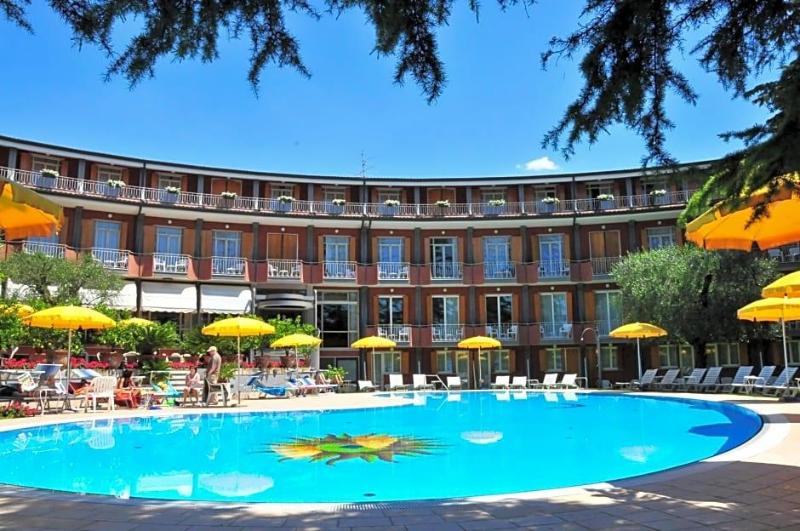 Hotel Continental — hotel in Garda