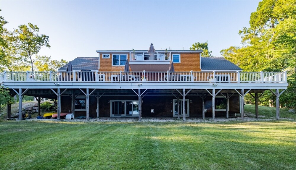 Deck House Limit 25 7 Bedroom Villa By Redawning 18336274 — Harrison