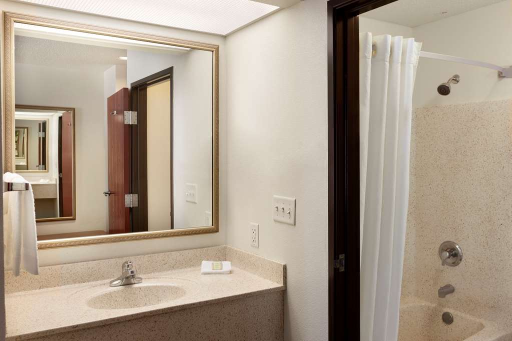 Super 8 by Wyndham Garland Rowlett East Dallas Area - photo 10