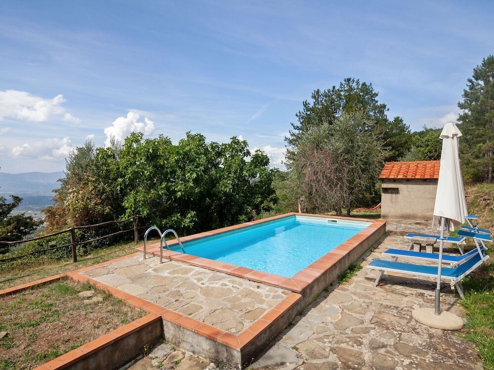 Classy Farmhouse in Castelfranco Piandiscò With Garden Castelfranco Piandisco — 4-Star Luxury Hotel in Pian Di Sco, Italy