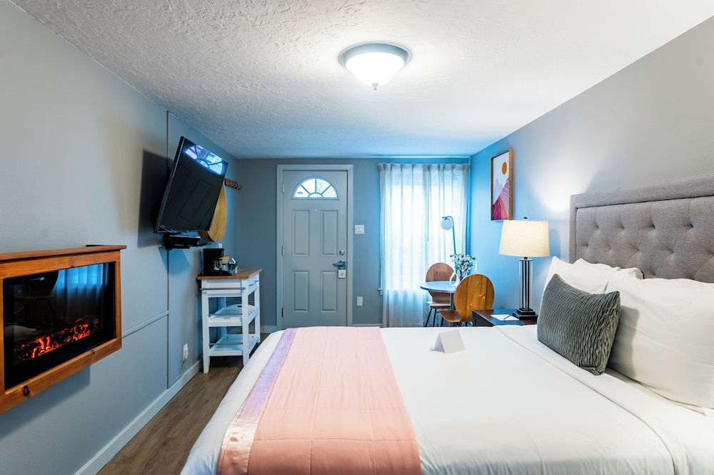 Inn at Haystack Rock - photo 16