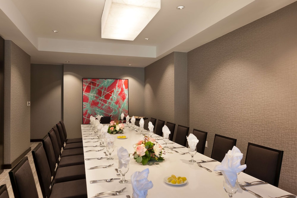 DoubleTree by Hilton Hotel & Suites Houston by the Galleria - photo 52
