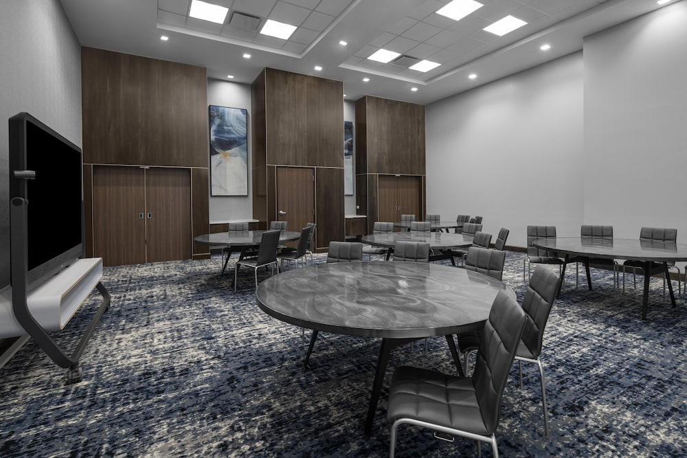 AC Hotel Charlotte Ballantyne - photo 39
