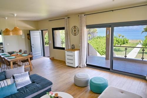 Sea Echoes Villa on the Beach Pefki Evia — 4-Star Luxury Hotel in Aidipsos, Greece