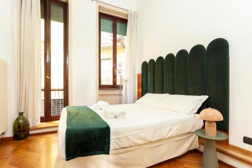 Bilocale con WiFi in Palazzo Storico a 5 Minuti dal Duomo Zona San Babila Tribunale — 4-Star Luxury Hotel in Milan, Italy