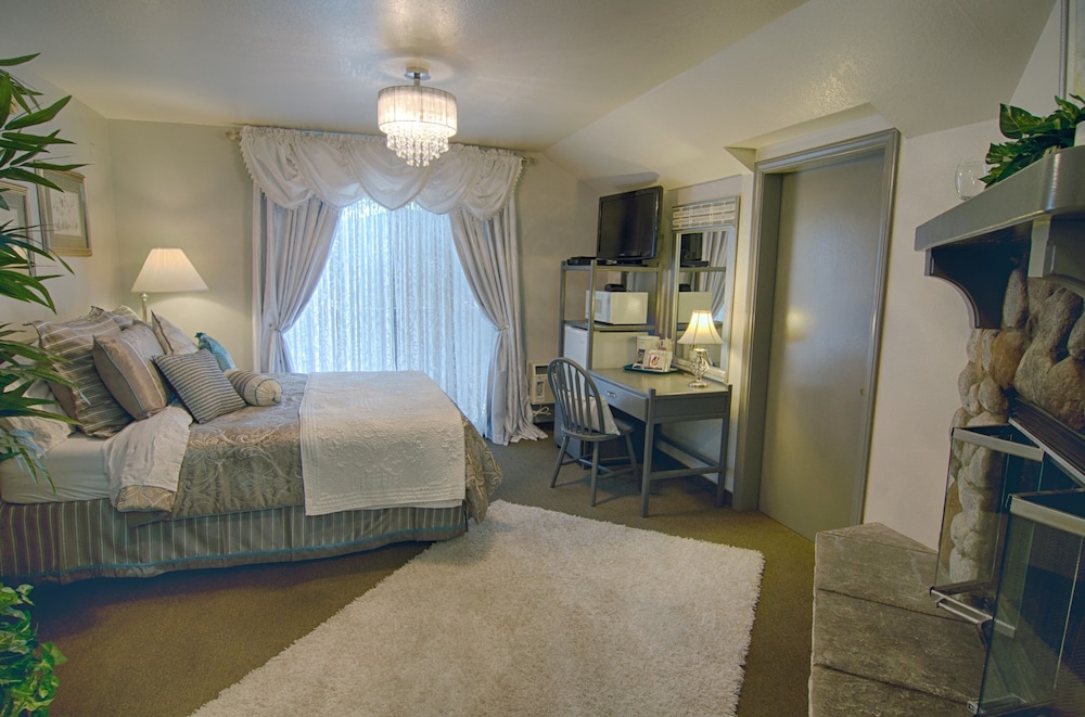 The North Shore Inn - photo 4