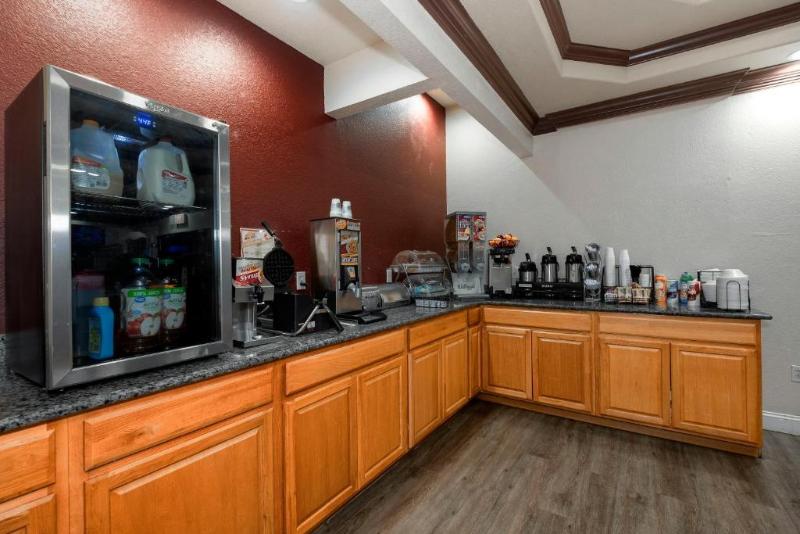 Red Roof Inn & Suites Pensacola NAS Corry - photo 25