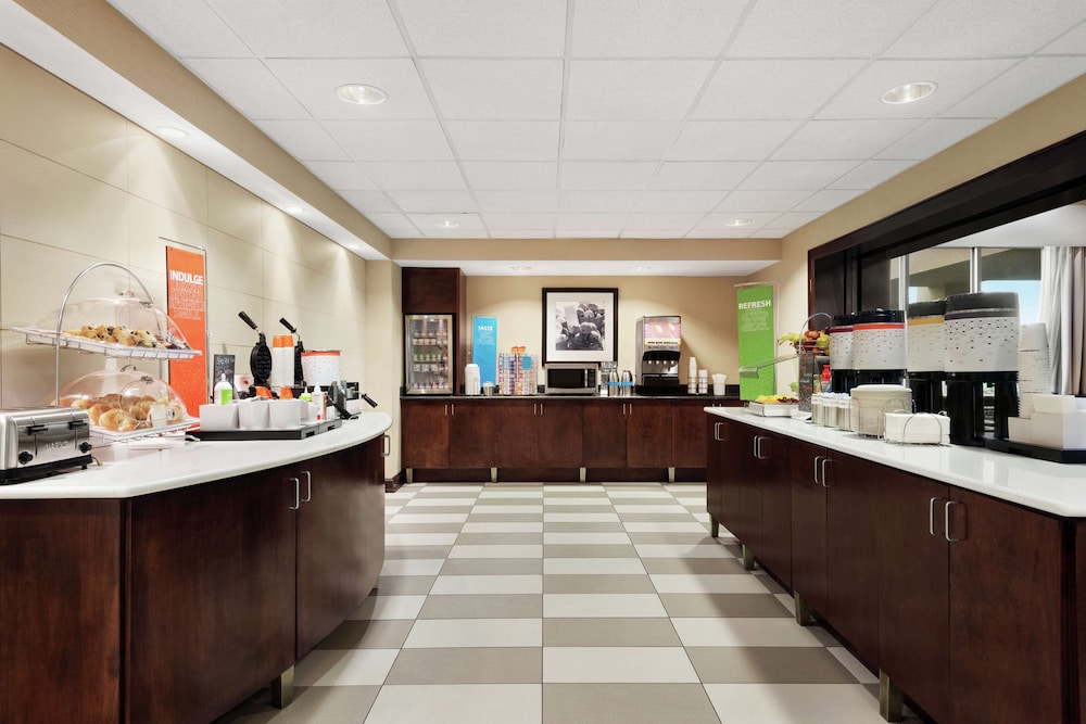 Hampton Inn & Suites Brunswick - photo 29