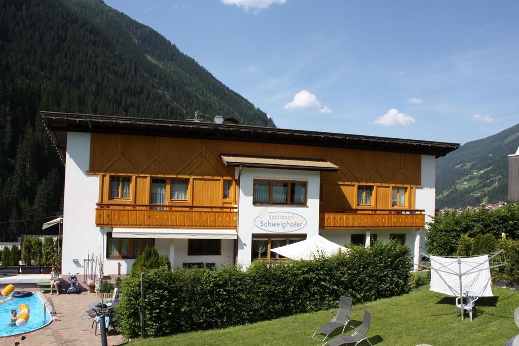 Sportapart Schweighofer Ski in & Ski out — 4-Star Luxury Hotel in See, Austria