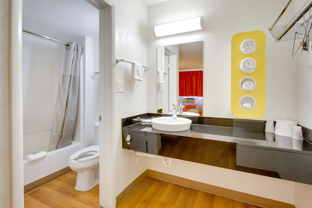 Motel 6 Tempe AZ Scottsdale South - photo 25