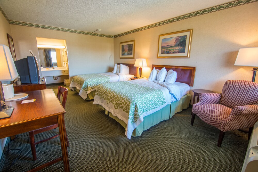 Days Inn & Suites Latham Albany North - photo 9