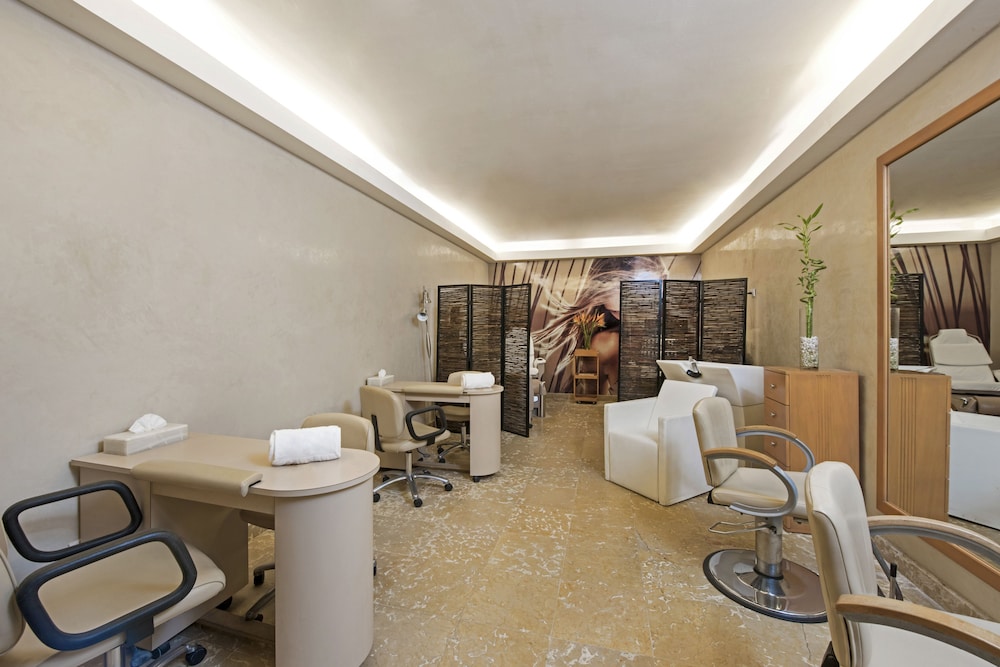 Nail salon