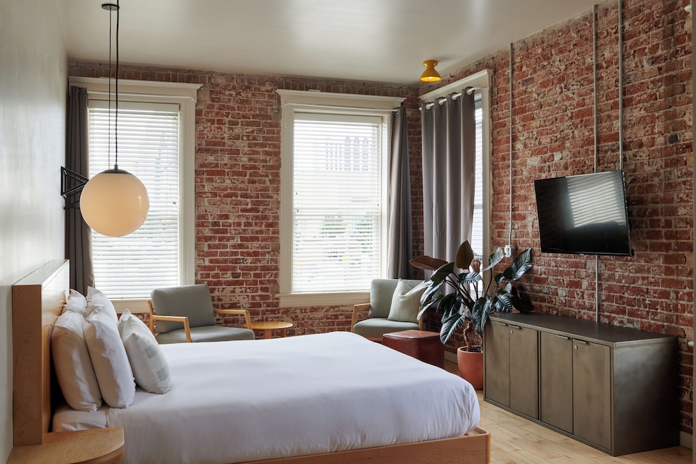 The Jesse Hotel & Bar - photo 32