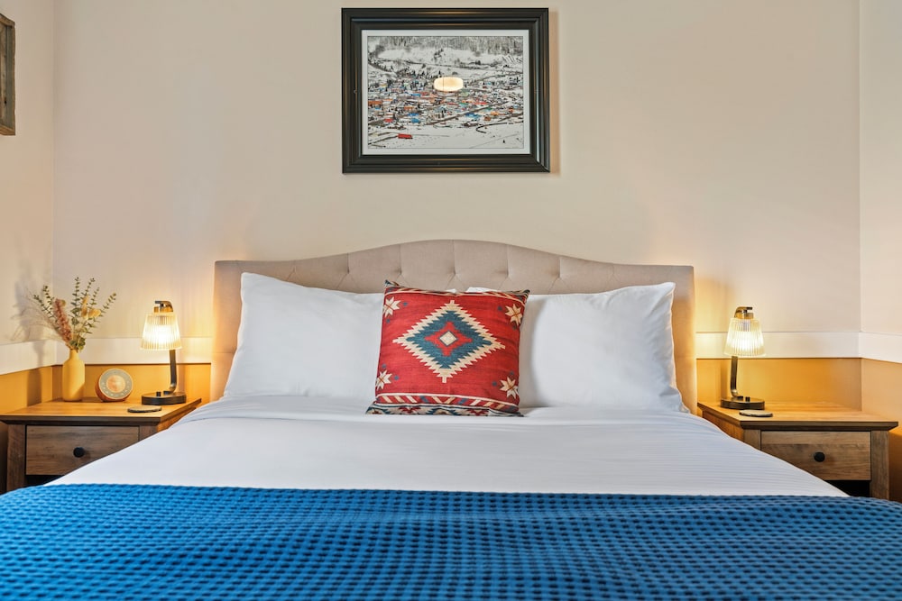 The Bent Elbow Hotel and Restaurant - photo 26