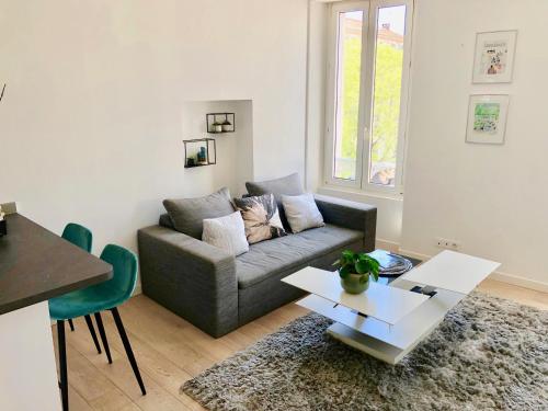 Bright & Modern Apartment in the Heart of Antibes — 5-Star Luxury Hotel in Antibes, France