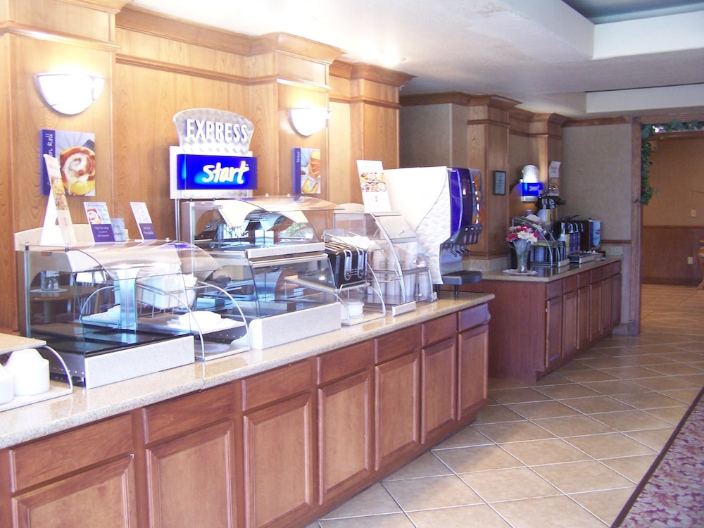 Holiday Inn Express Hotel & Suites Mission McAllen Area by IHG - photo 40