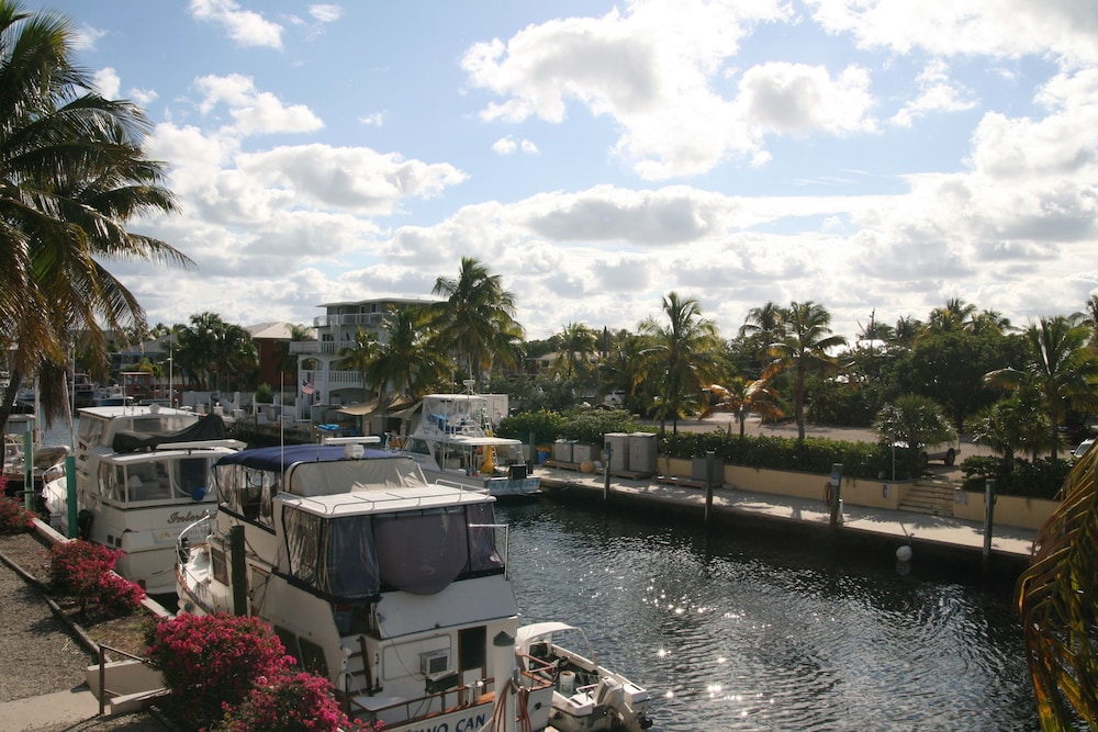 Waterside Suites & Marina - photo 41