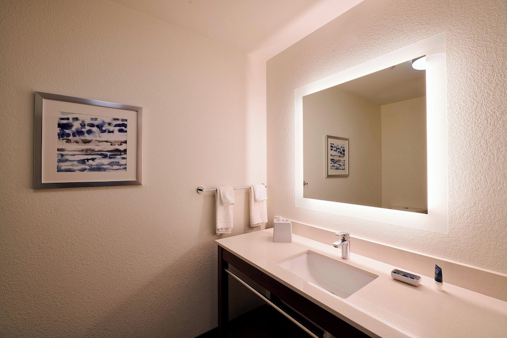 Four Points by Sheraton Cleveland Eastlake - photo 20