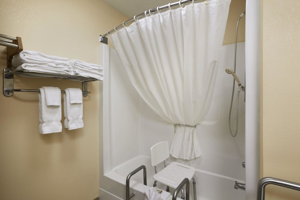 Super 8 by Wyndham Columbia City - photo 18
