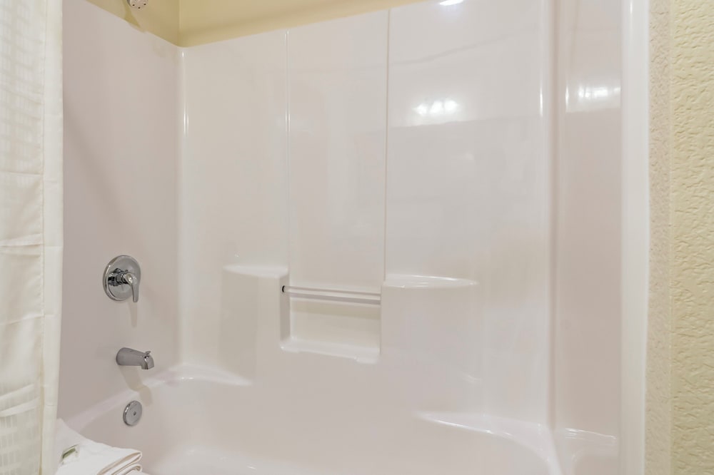 Cobblestone Inn & Suites Lamoni - photo 26
