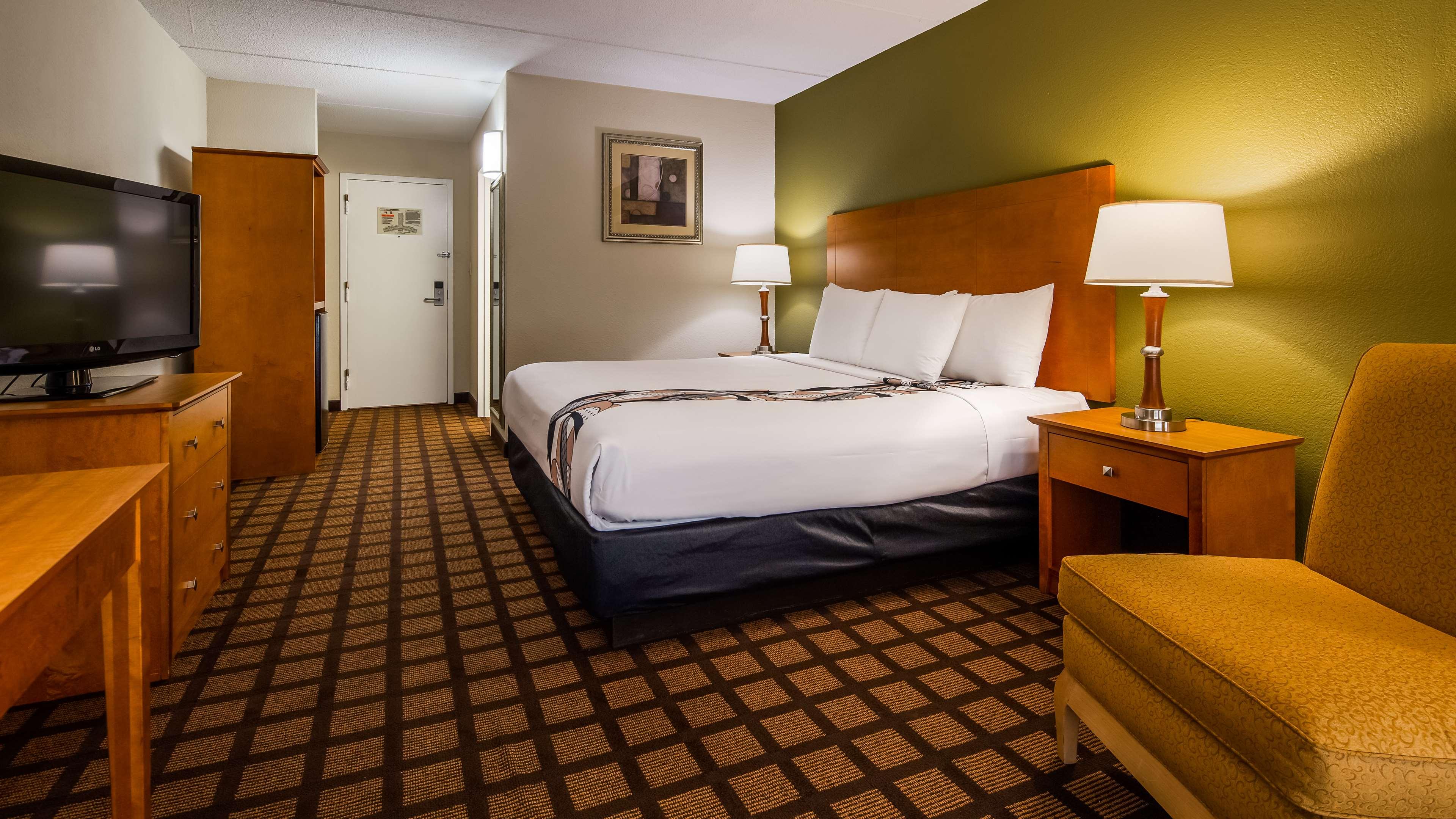 Best Western Plus Chicago Hillside — hotel in Hillside