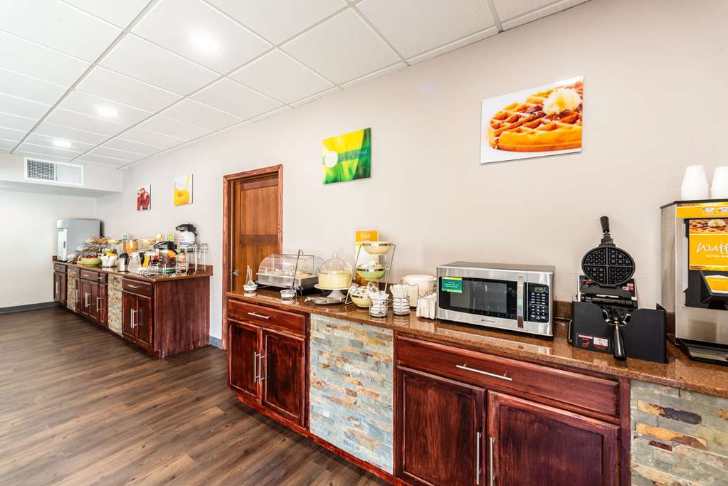 Quality Inn & Suites Vandalia near I 70 and Hwy 51 - photo 46