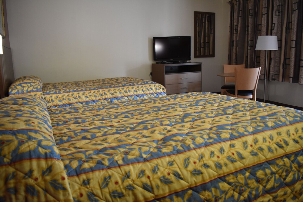 South Hills Motel - photo 24