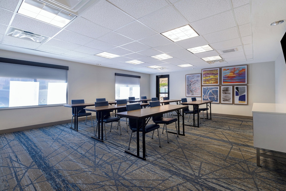 Holiday Inn Express & Suites Moab by IHG - photo 61
