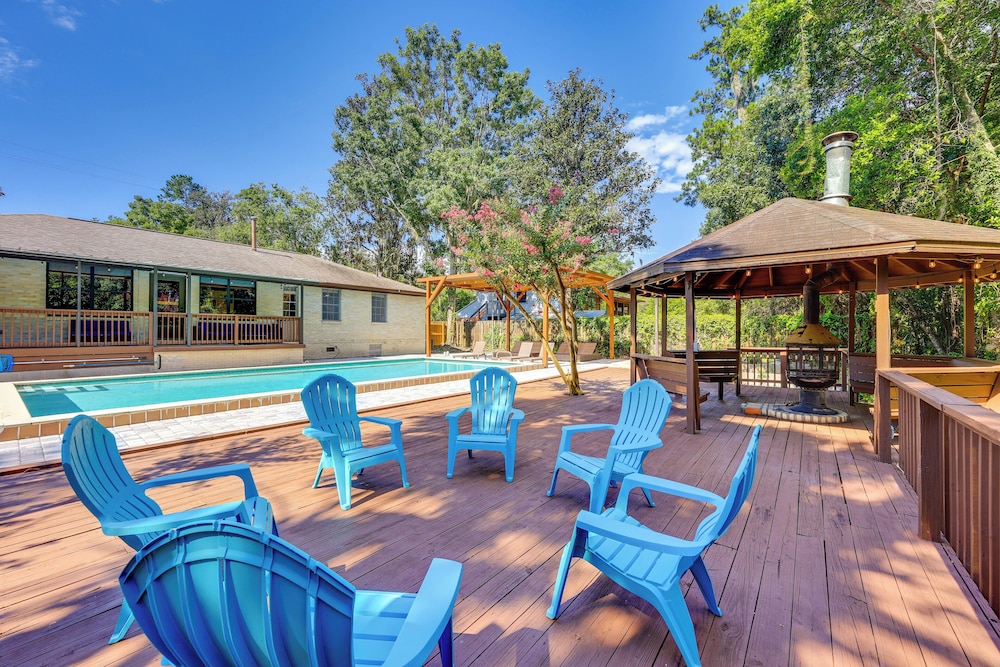 1 Mi To Uf Campus Group Retreat W Outdoor Oasis — Gainesville