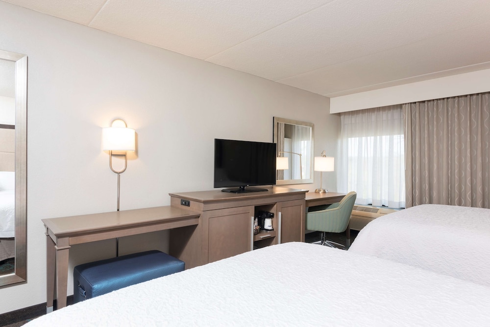 Hampton Inn Bloomington - photo 8