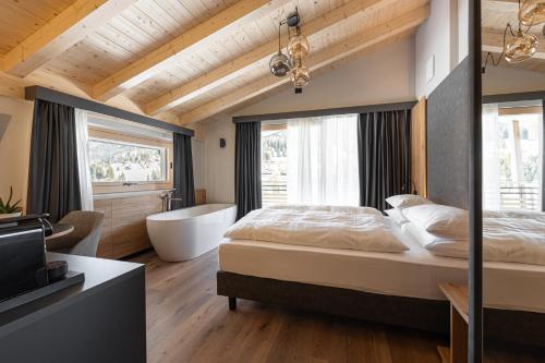 B&B la Violetta — 4-Star Luxury Hotel in Soraga, Italy