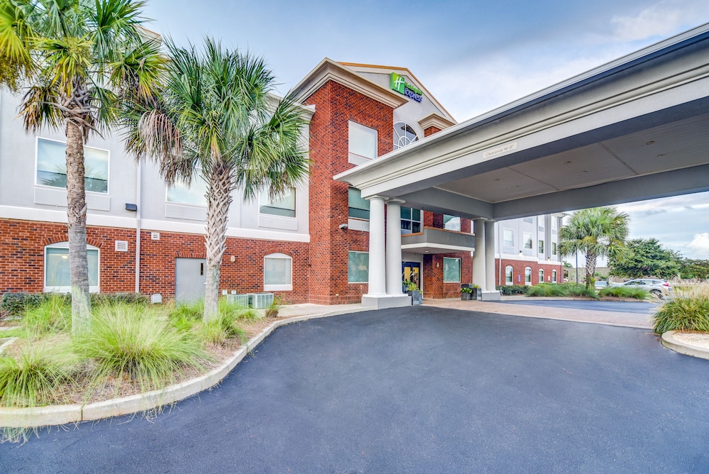 Holiday Inn Express & Suites Foley by IHG - photo 80