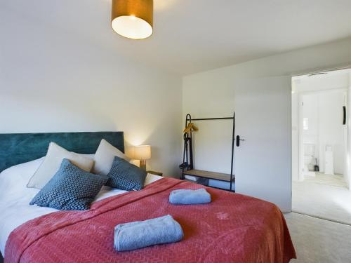 3 Bed Beautiful Home Which Sleeps Up To 6 — 4-Star Luxury Hotel in Tilehurst, United Kingdom