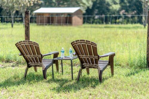 Lemonade Acres Country Charm Made Convenient — Ocala