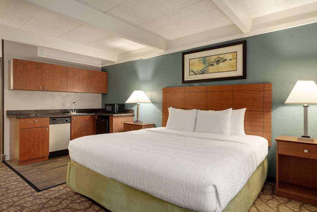 AmericInn by Wyndham Grand Rapids Airport North - photo 9