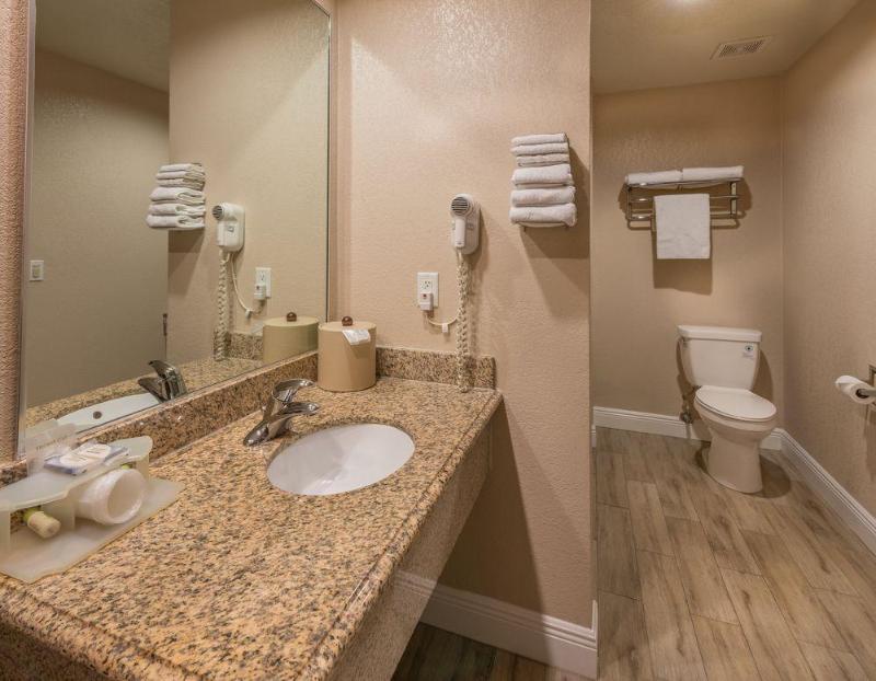 Edgewater Inn Reedley - photo 3