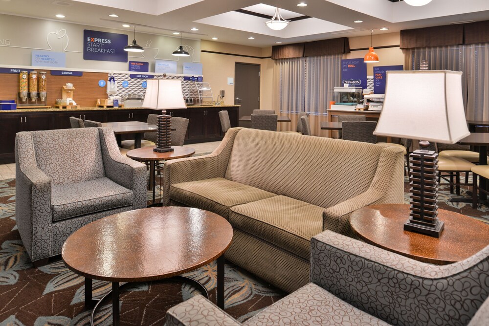 Holiday Inn Express Hotel & Suites Emporia Northwest by IHG - photo 22