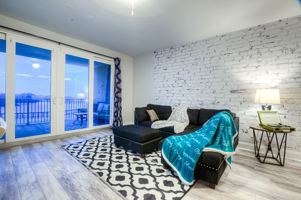 Laketown Wharf Resort by Aneliya's Rentals - photo 631