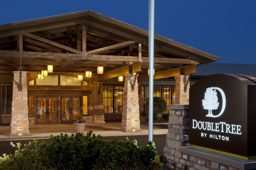 DoubleTree by Hilton Libertyville Mundelein - photo 2