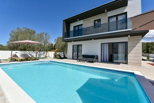 Villa Gio — 4-Star Luxury Hotel in Sukosan, Croatia
