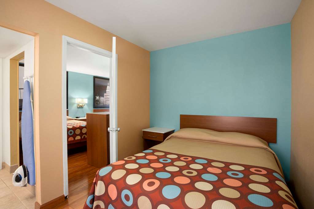 Super 8 by Wyndham Austin Downtown Capitol Area - photo 16