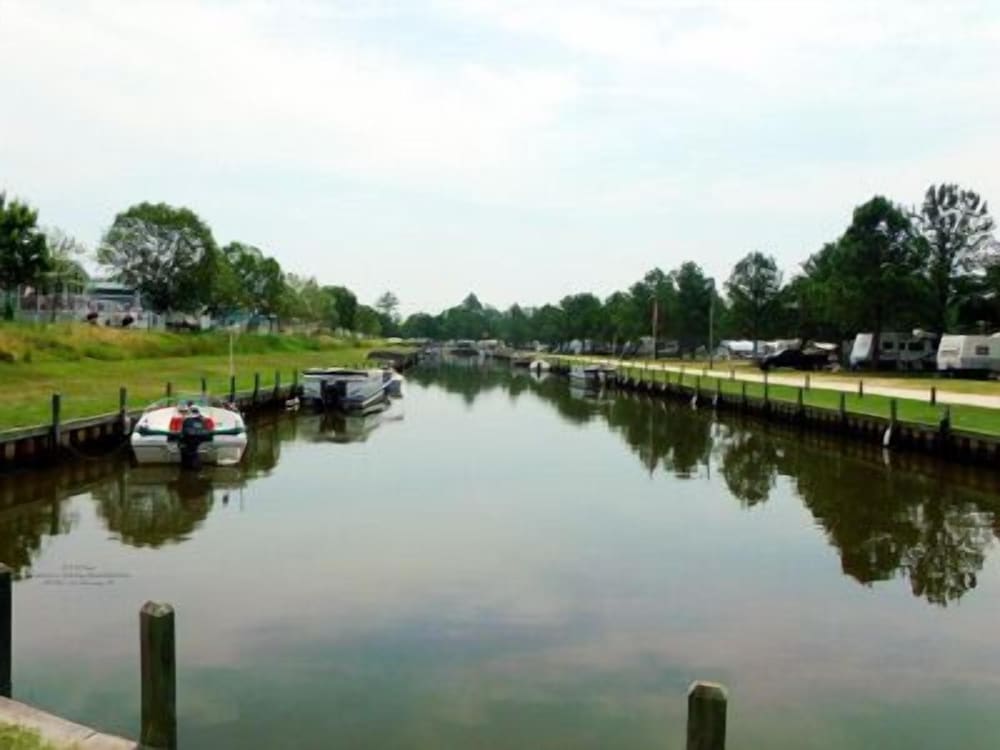 Twin Lakes RV & Camping Resort - photo 20
