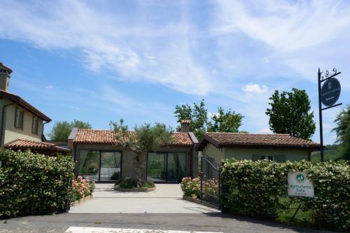 Agriturismo Torre del Marino — 4-Star Luxury Hotel in Brisighella, Italy