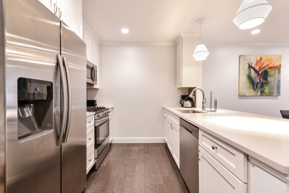 Global Luxury Suites at South Boston - photo 6