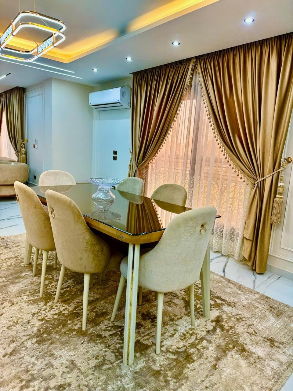 Premium 3BR Stay Perfect for Business & Leisure — 4-Star Luxury Hotel in Cairo, Egypt