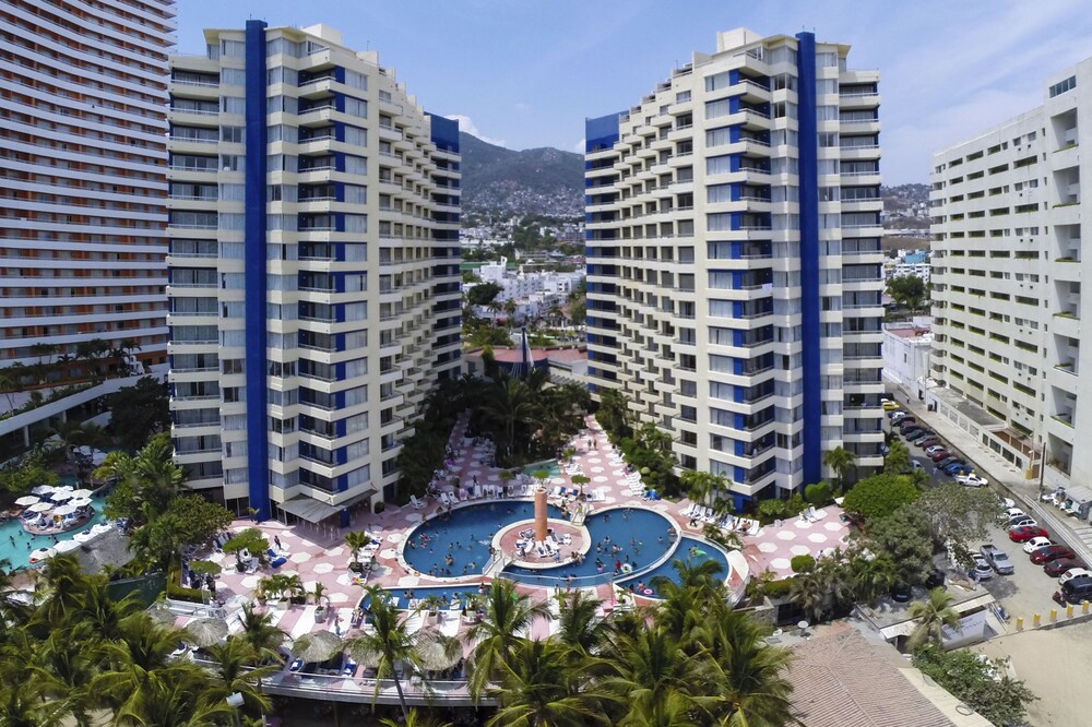 Playa Suites Acapulco — 4-Star Luxury Hotel in Acapulco De Juarez, Mexico