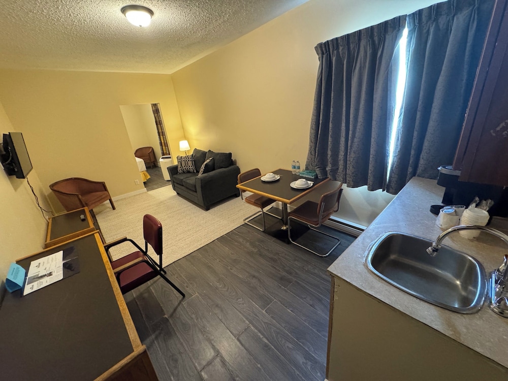 Kenricia Hotel — Kenora — photo 4