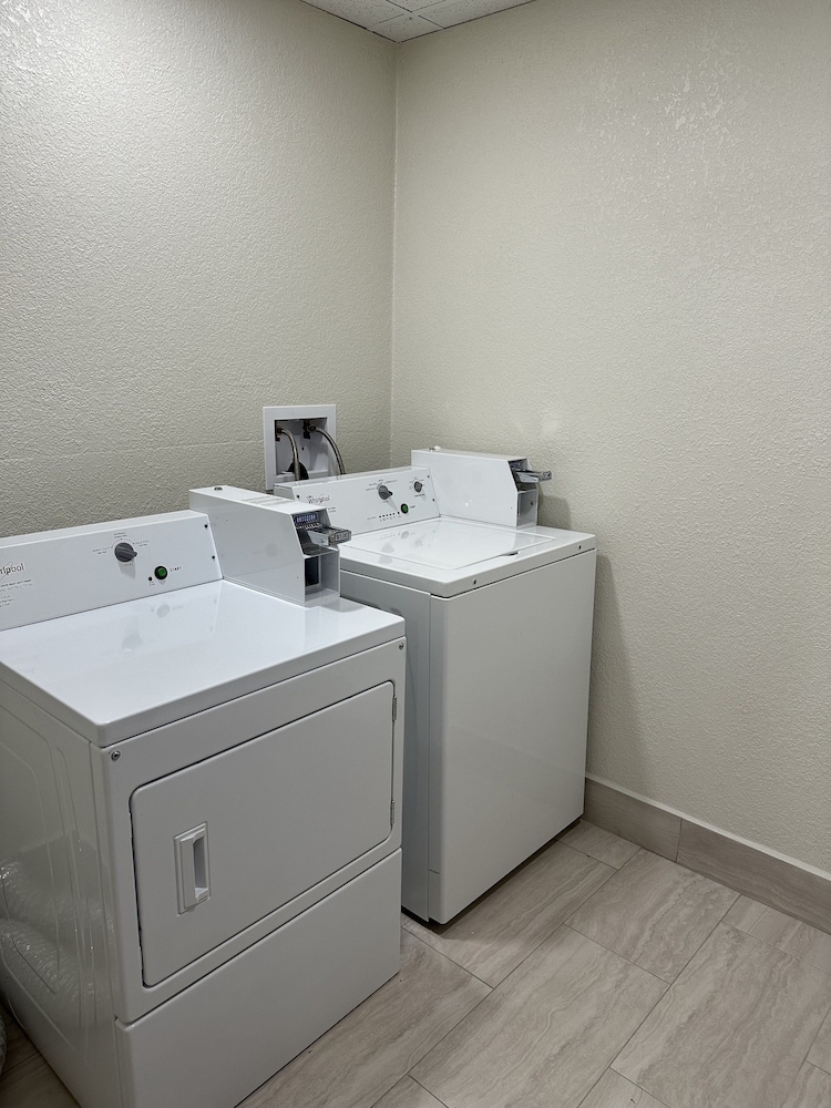 Red Roof Inn Charleston Dunbar - photo 16