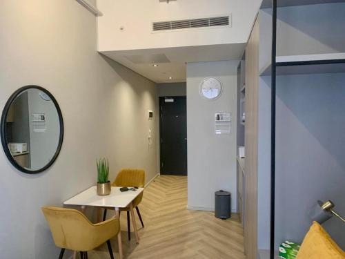 1727 at One Thibault